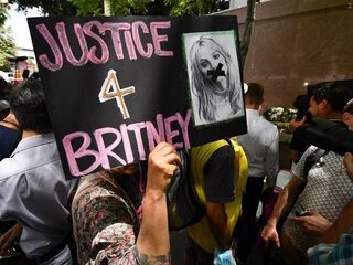 Vader Britney Spears stapt op als haar toezichthouder