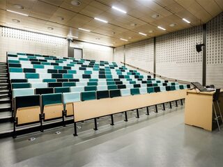 Student Ashwin (22) vindt dat hogescholen weer open moeten: "Je leert minder van online lessen"