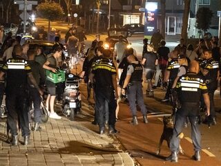Politie grijpt in bij demonstratie tegen opvang Afghaanse vluchtelingen in Harskamp