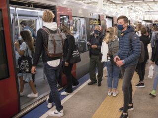 In- en uitchecken met betaalpas is mogelijk in metro RET