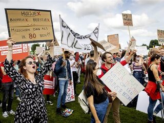 61 mensen opgepakt die woning in Amsterdam wilden kraken