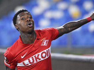 Quincy Promes gespot op voetbalveld in Dubai: "Ze weten niet wie terug is"