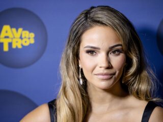 Monica Geuze opnieuw geopereerd na borstverkleining: ''Door de grond van de pijn''