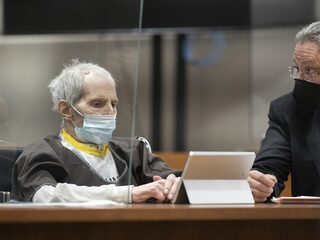 Miljonair die op tv per ongeluk mond voorbij sprak over moord veroordeeld tot levenslang