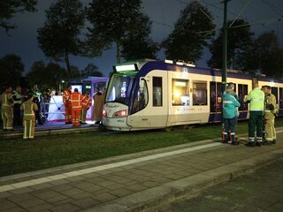 Man overlijdt na aanrijding met tram in Den Haag, werd mogelijk geduwd