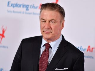 Acteur Alec Baldwin schiet per ongeluk cameravrouw dood op filmset