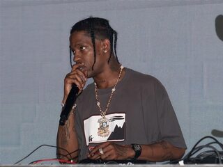 Familie van slachtoffer Astroworld-ramp wijst Travis Scotts aanbod om begrafeniskosten te betalen af