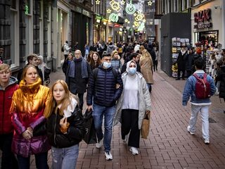 OMT wil dat medische mondkapjes op meer plekken worden gedragen