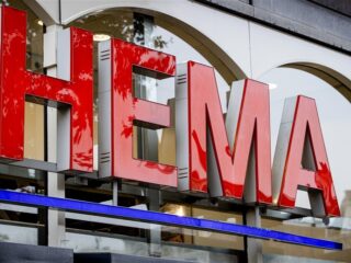 HEMA reageert op ophef na baby’s in één zin genoemd te hebben met seks in eigen magazine