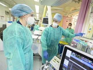 Voor het eerst ruim 110.000 coronabesmettingen in een week