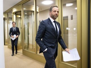 Persconferentie: thuiswerken, anderhalvemeterregel en horeca om 20:00 dicht