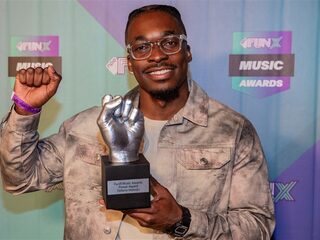 Défano over plaatsen van foto van iemand anders bij zijn naam: "Vaak gebeurd"