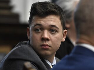 Kyle Rittenhouse vrijgesproken van moord