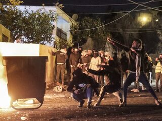 Geweld breekt uit tussen Israëlische troepen en honderden Palestijnen