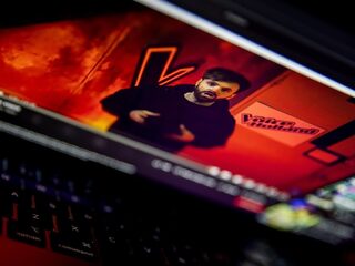 Aangifte tegen 'BOOS' na oproep namen te delen van ambtenaren rond toeslagenaffaire