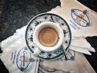 Man belt politie om 'te hoge' koffieprijs bij koffiebar, 1000 euro boete voor bareigenaar