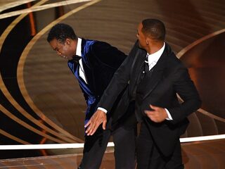 Will Smith slaat Chris Rock in gezicht tijdens Oscaruitreiking na grap over zijn vrouw