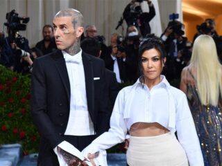 Kourtney Kardashian en Travis Barker maken het geslacht van hun baby bekend
