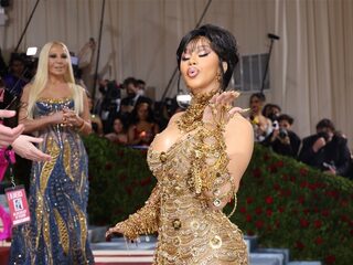 Cardi B kondigt langverwachte nieuwe single 'Hot Shit' aan