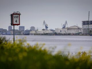 Amsterdam gaat 1000 asielzoekers huisvesten in cruiseschip