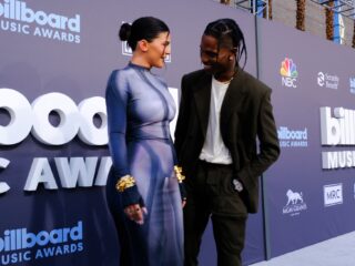 Kylie Jenner en Travis Scott vragen officiële naamsverandering voor zoon aan