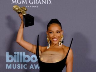 Doja Cat haalt uit naar fans die kritiek hebben op haar nieuwe kapsel