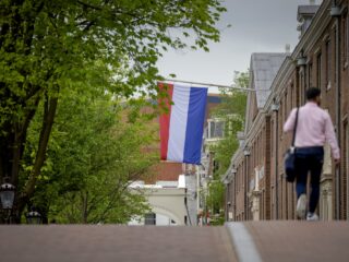 Waarom niet iedereen blij is met een Nederlandse vlag op 1 juli: "Het is ongepast"