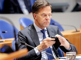 Rutte geïrriteerd tijdens sms-debat: "Als er geen vertrouwen is, ga ik wat anders doen"