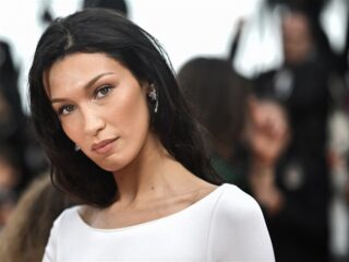 Bella Hadid reageert voor het eerst op controversiële Adidas-campagne: "Ik had het moeten weten"