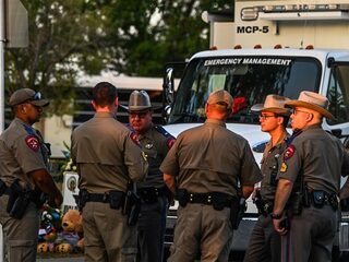 Agenten grepen niet in bij schietpartij op basisschool in Uvalde uit angst om kinderen te verwonden