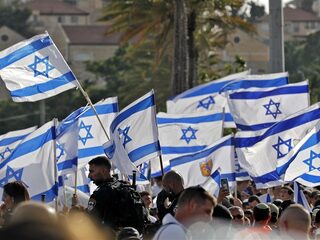 Nationalistische Israëliërs houden omstreden vlaggenparade in Oost-Jeruzalem
