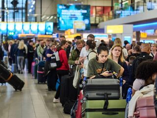 Reisorganisaties willen eigen personeel inzetten op Schiphol tijdens zomermaanden