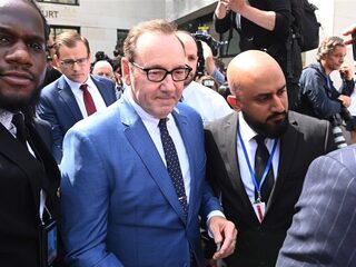 Kevin Spacey ontkent seksueel wangedrag in Verenigd Koninkrijk