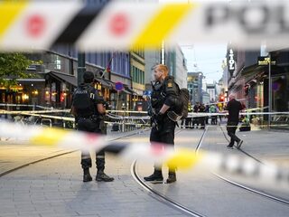 Twee doden en twintig gewonden bij schietpartij in nachtclub in Oslo