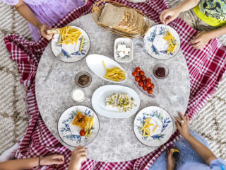 Moslims wereldwijd vieren vandaag Offerfeest: wat betekent deze dag eigenlijk?