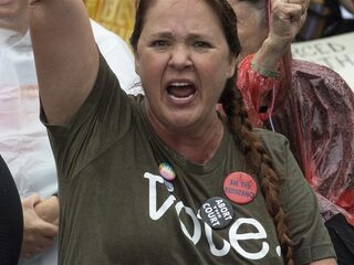 Betogers bij Witte Huis eisen meer actie van Biden na abortusoordeel