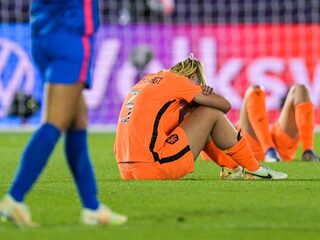 Oranjeleeuwinnen uitgeschakeld op EK na verlies tegen Frankrijk