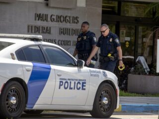 Politieagent VS ontslagen na ophef over hardhandige arrestatie zwangere vrouw