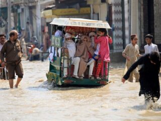 Tientallen miljoenen mensen op de vlucht geslagen door overstromingen in Pakistan