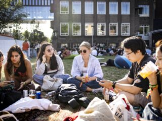 Minder jongeren in hoger onderwijs, mogelijk wachten zij op de basisbeurs