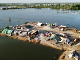Uitbraak van ziektes dreigt voor slachtoffers van overstromingsramp Pakistan