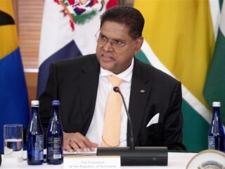 Woonplaats Surinaamse president afgesloten na oproep om "alles af te branden"