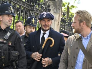 David Beckham staat 13 uur in de rij om afscheid te nemen van koningin Elizabeth