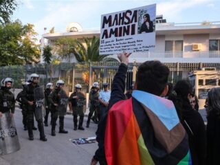 President Iran laat dood Mahsa Amini onderzoeken na aanhoudende protesten