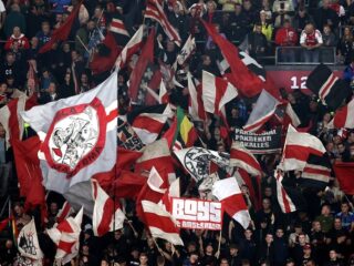 Ajax-fan voor zijn hotel in Napels neergestoken