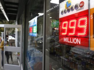 Man krijgt ruzie met zijn vrouw en wint daardoor twee keer op één dag loterij