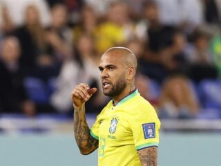 Dani Alves gearresteerd in Barcelona op verdenking van aanranding