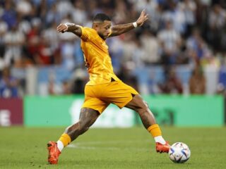 FC Barcelona-trainer wil dat Memphis Depay bij club blijft: "Ik ben blij met hem"