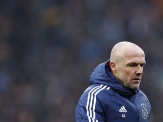 Ajax ontslaat Schreuder na gelijkspel tegen FC Volendam (1-1)