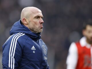 Ajax-supporters plannen protestactie tegen trainer Schreuder